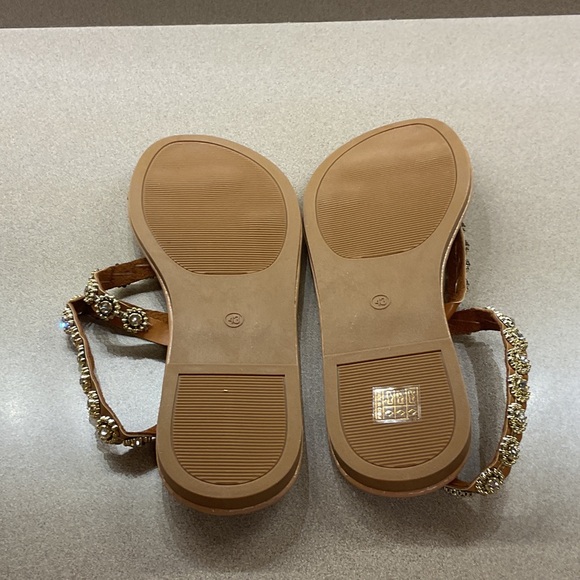 Sandals - Picture 3 of 4